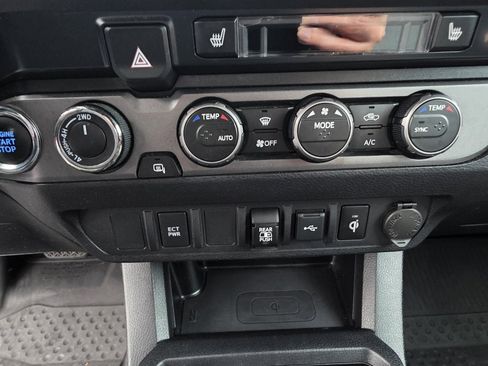 Used 2020 Toyota Tacoma TRD Off-Road image 19