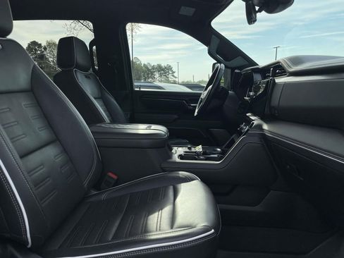 Used 2025 GMC Sierra 2500 AT4X image 12