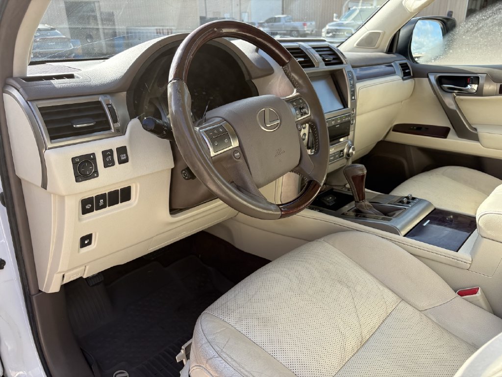 Used 2019 Lexus GX 460 Premium w/ Premium Package AWD/4WD image 14