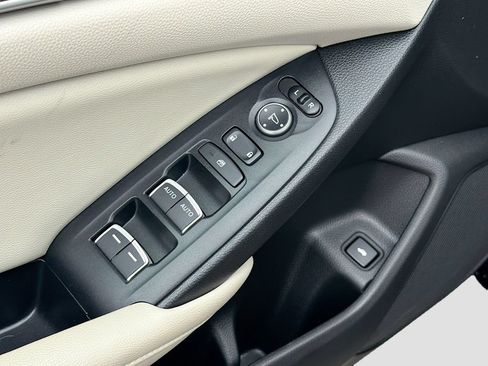 Used 2018 Honda Accord LX image 17