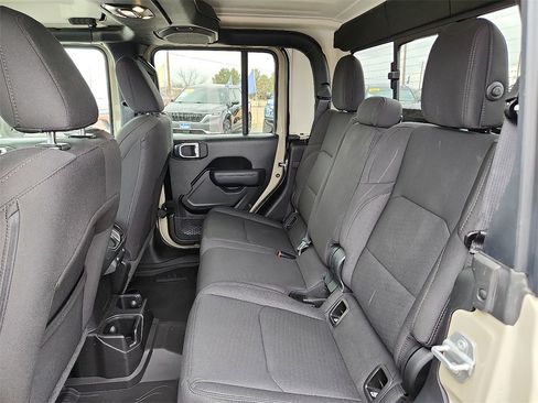 Used 2022 Jeep Gladiator Sport image 11