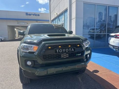 Used 2022 Toyota Tacoma TRD Sport image 3