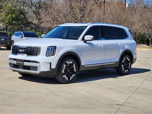 Used 2025 Kia Telluride EX w/ EX Captain's Chair Package image 3