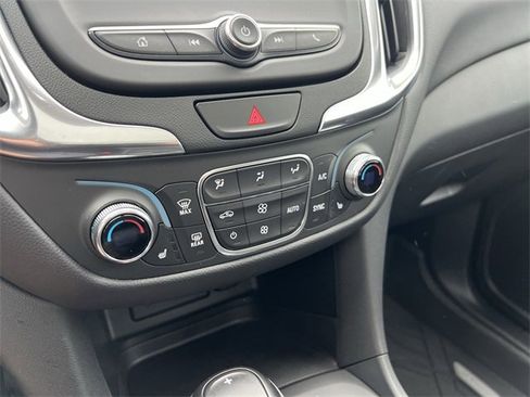 Used 2021 Chevrolet Equinox LT image 11