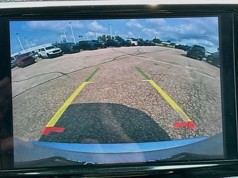 Used 2024 Chrysler Pacifica Limited FWD image 6