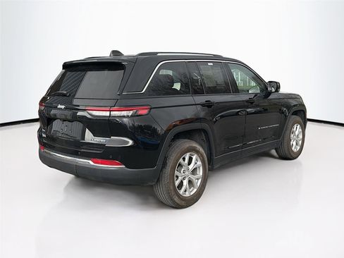 Used 2023 Jeep Grand Cherokee Limited image 7
