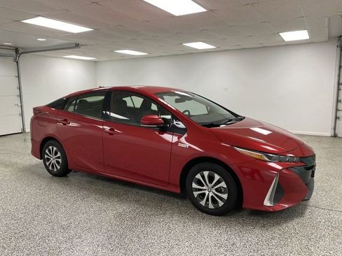 Used 2020 Toyota Prius Prime XLE image 1