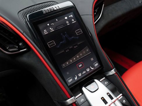 Used 2025 Ferrari Roma Spider RWD image 36