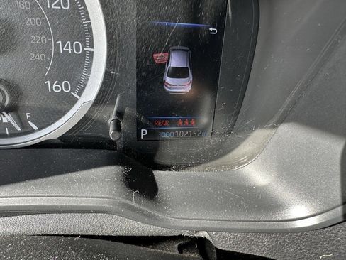 Used 2020 Toyota Corolla LE image 10