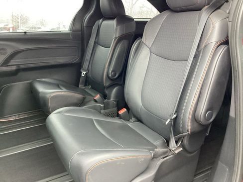 Used 2021 Toyota Sienna XSE w/ XSE Plus Package image 16