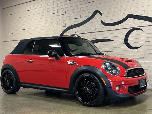 Used 2014 MINI Cooper S FWD image 2