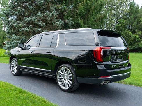 Used 2026 GMC Yukon XL Denali w/ Denali Reserve Package AWD/4WD image 5