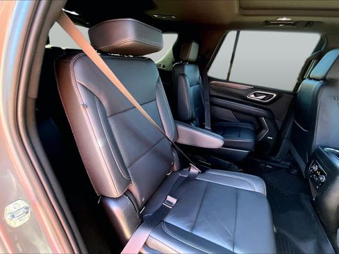 Used 2021 Chevrolet Tahoe Z71 w/ Luxury Package AWD/4WD image 18