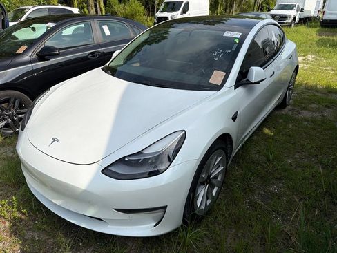 Used 2021 Tesla Model 3 Standard Range Plus RWD image 3