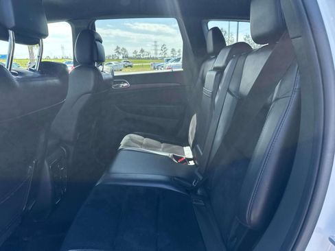Used 2017 Jeep Grand Cherokee Altitude image 7