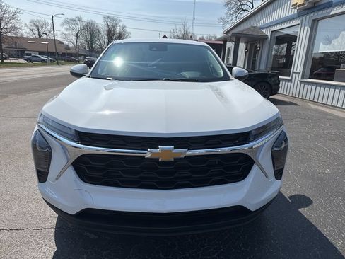New 2026 Chevrolet Trax LS w/ LS Convenience Package FWD image 2