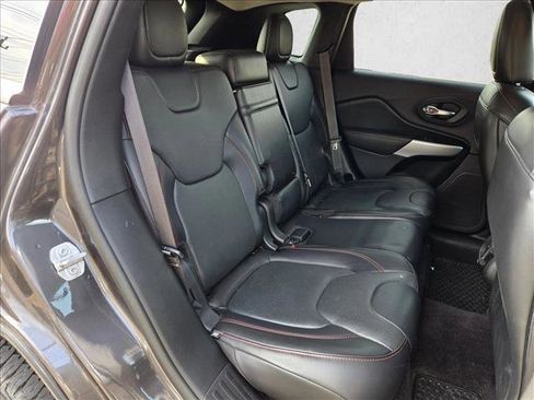 Used 2017 Jeep Cherokee Trailhawk image 17