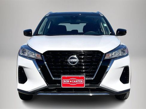 Used 2024 Nissan Kicks SV image 3