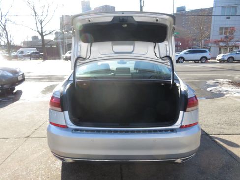 Used 2020 Volkswagen Passat 2.0T SEL image 24