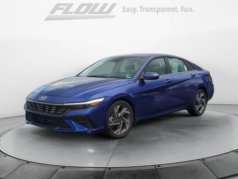 Certified 2025 Hyundai Elantra Limited FWD image 4