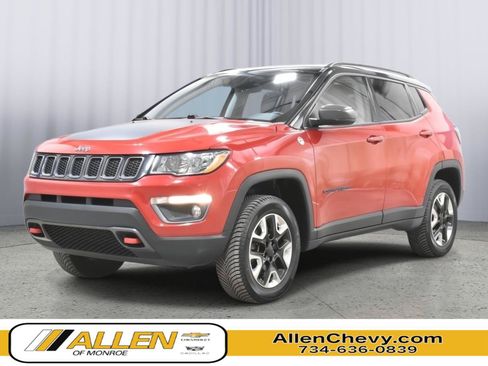 Used 2017 Jeep Compass Trailhawk w/ Leather Interior Group AWD/4WD image 1