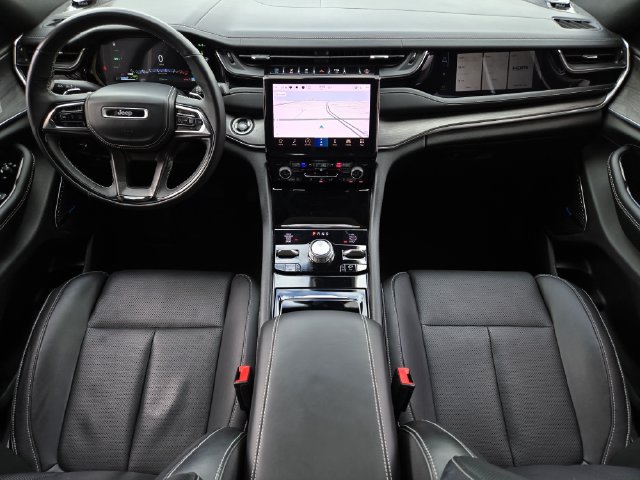 Used 2023 Jeep Grand Cherokee Overland w/ Advanced Protech Group III AWD/4WD image 30
