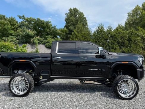 Used 2025 GMC Sierra 2500 Denali w/ Technology Package AWD/4WD image 9