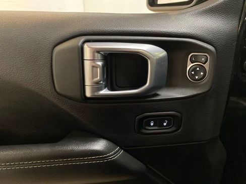 Used 2022 Jeep Wrangler Unlimited Sahara AWD/4WD image 32