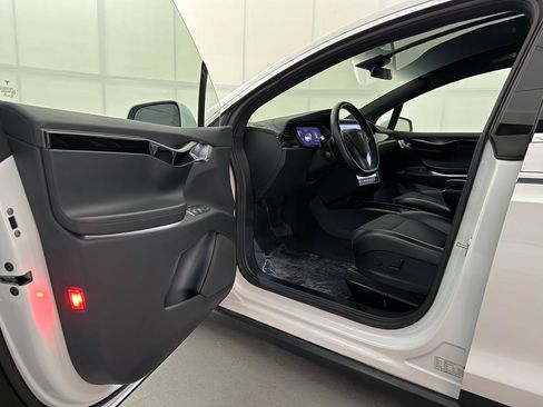 Used 2018 Tesla Model X 75D image 23