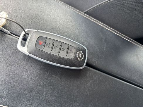 Used 2025 Nissan Rogue SV image 27