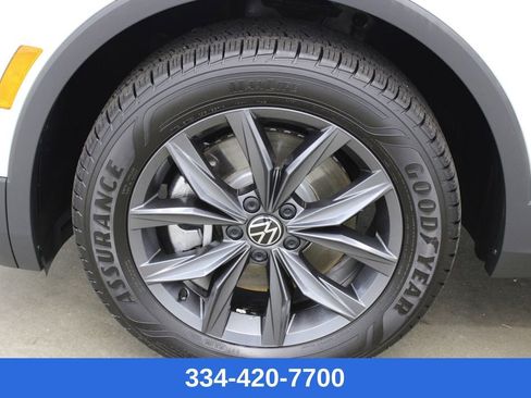 Certified 2023 Volkswagen Tiguan SE w/ Panoramic Sunroof Package image 28