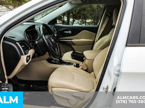 Used 2020 Jeep Cherokee Latitude w/ Cold Weather Group image 17