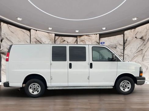 Used 2016 GMC Savana 2500 image 6