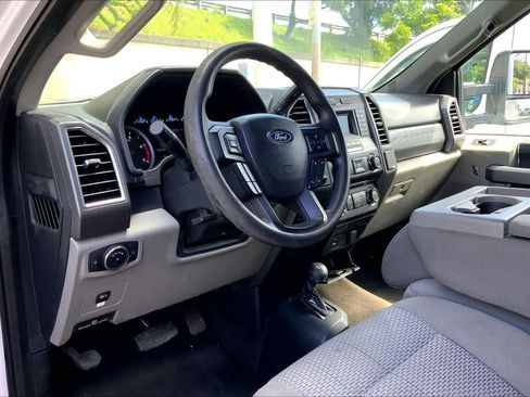 Used 2017 Ford F550 4x4 Regular Cab Super Duty image 2
