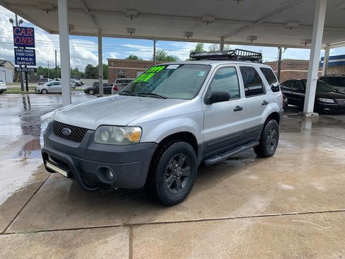 Used 2005 Ford Escape XLT image 3