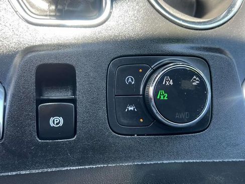 Used 2023 Chevrolet Traverse LT AWD/4WD image 33