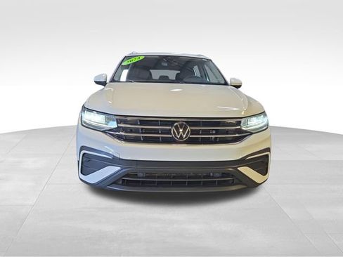 Used 2024 Volkswagen Tiguan SE FWD image 9