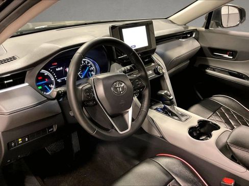 Used 2023 Toyota Venza LE AWD/4WD image 16