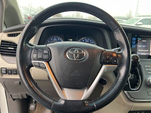 Used 2016 Toyota Sienna XLE image 14