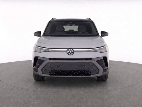 Used 2025 Volkswagen Taos SE AWD/4WD image 5