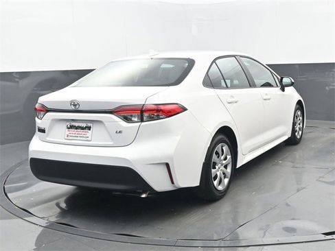 Used 2025 Toyota Corolla LE image 20