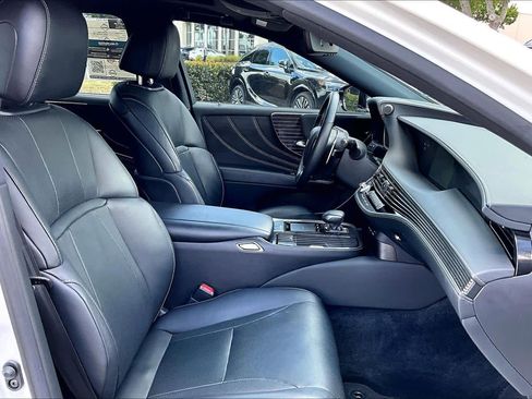 Used 2020 Lexus LS 500 w/ Accessory Package (Z2) RWD image 9