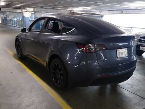 Used 2023 Tesla Model Y Long Range AWD/4WD image 5