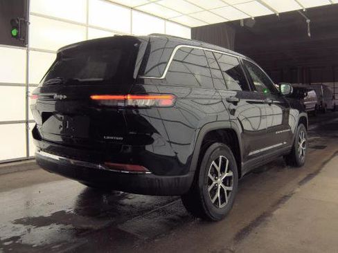 Used 2024 Jeep Grand Cherokee Limited AWD/4WD image 3
