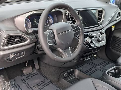 New 2027 Chrysler Pacifica Select FWD image 11