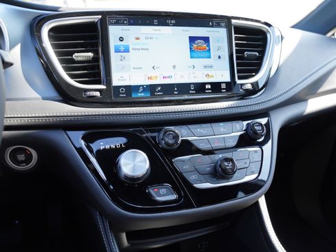 New 2026 Chrysler Pacifica Limited image 19