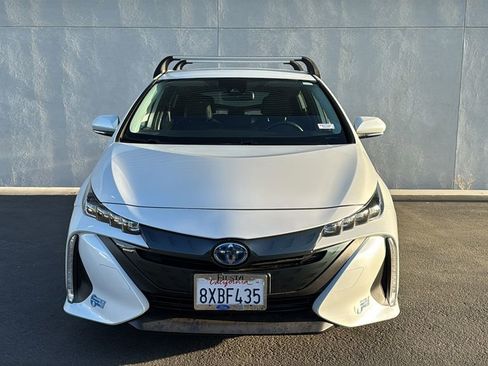 Used 2021 Toyota Prius Prime XLE image 2