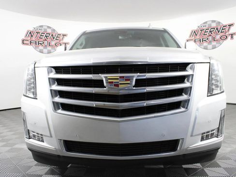 Used 2020 Cadillac Escalade ESV Luxury image 2
