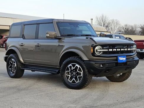 Used 2025 Ford Bronco Outer Banks image 2