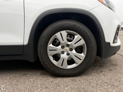 Used 2019 Chevrolet Trax LS image 6